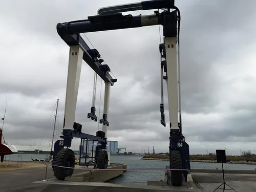 [ NAUTISME / INVESTISSEMENT - PORT ST LOUIS du RHONE ] POUR SES 30...