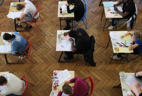 [ EDUCATION - FRANCE ] Coronavirus : pas d'épreuves finales pour le...