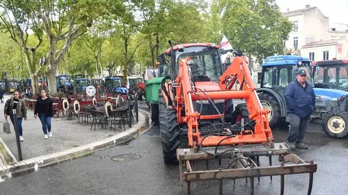 [ MANIFESTATION/ECONOMIE - PAYS D'ARLES ] Pays d'Arles : les...