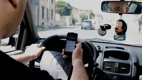 [ SOCIETE/JUSTICE - FRANCE ] Téléphone au volant couplé à une autre...