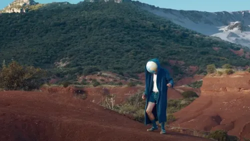 Julien Doré fait son grand retour avec "La Fièvre" et un clip...