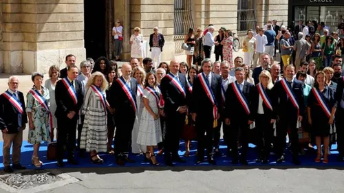 [ POLITIQUE - ARLES ] Arles : une équipe de 35 élus autour du maire...