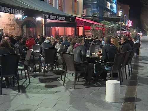 Coronavirus : bars et restaurants fermés à 23h dans les...