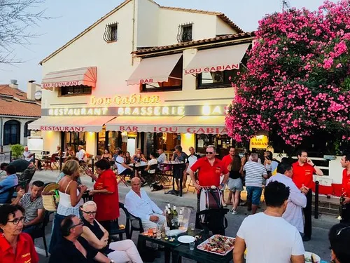 SAINTES MARIE DE LA MER: les restaurateurs et patrons de bar...