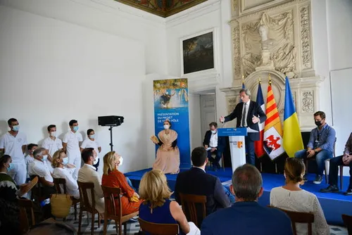 Arles: Un toro-pôle, musée et vitrine d’une tradition taurine...