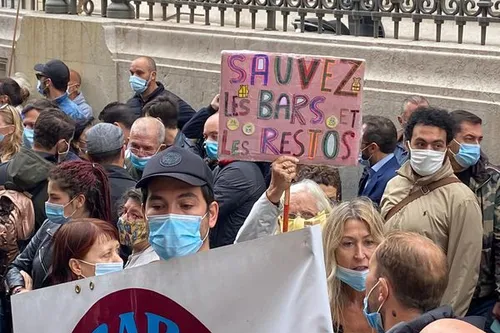 [Coronavirus] : des centaines de personnes rassemblées ce matin...