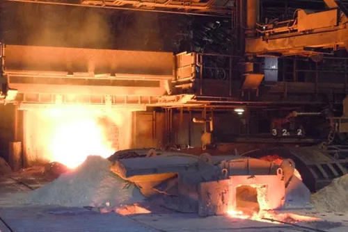 [ECONOMIE]: Fos : le deuxième haut-fourneau d'ArcelorMittal redémarre.