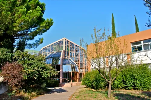 [EDUCATION]: Plusieurs DIzaines de personnes se sont rassemblées...