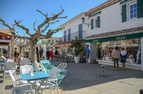 [ECONOMIE]: les commerçants des saintes marie de la mer ont pu...