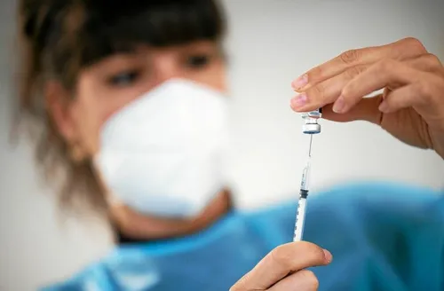 [COVID-19]: c’est à partir d’aujourd’hui que tous les plus de 55...