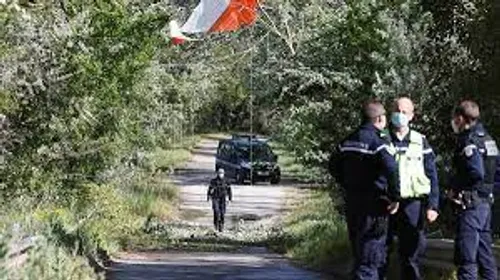 [REGION]: Un atterrissage d’urgence d’un avion école de l'Armée de...