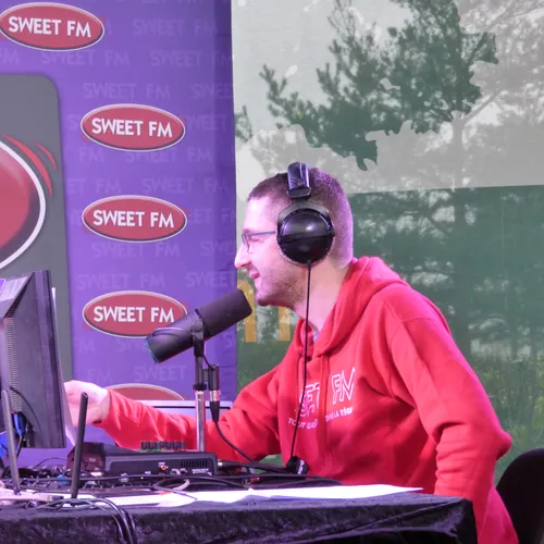 SWEET FM