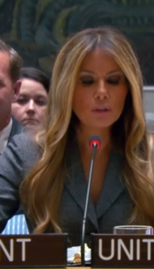 Melania Trump préside un Conseil de sécurité sur les enfants...