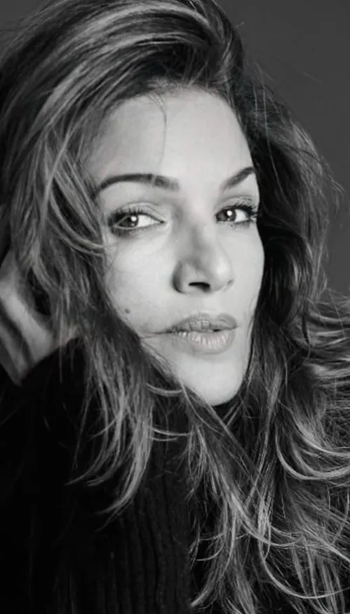 L’actrice Nadia Farès retrouvée inconsciente dans une piscine à Paris