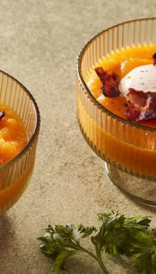 Velouté de carottes et sa chips de bacon