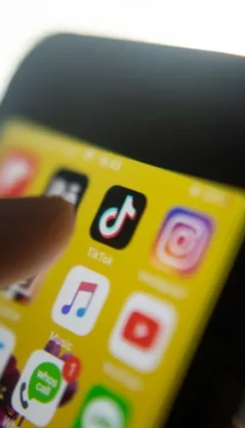 Réseaux sociaux : l’Assemblée nationale vote l’interdiction pour...