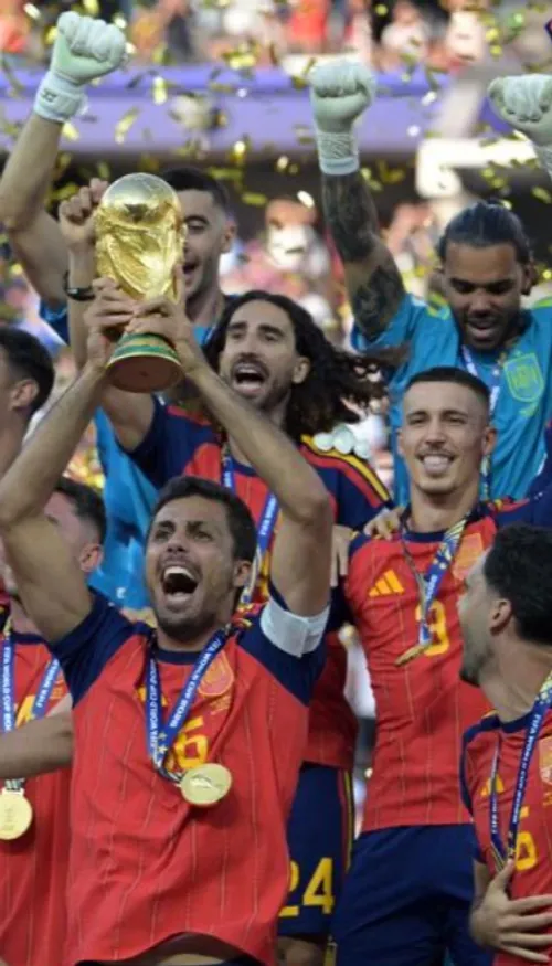 L'Espagne sacrée championne du monde, Zidane attendu chez les Bleus