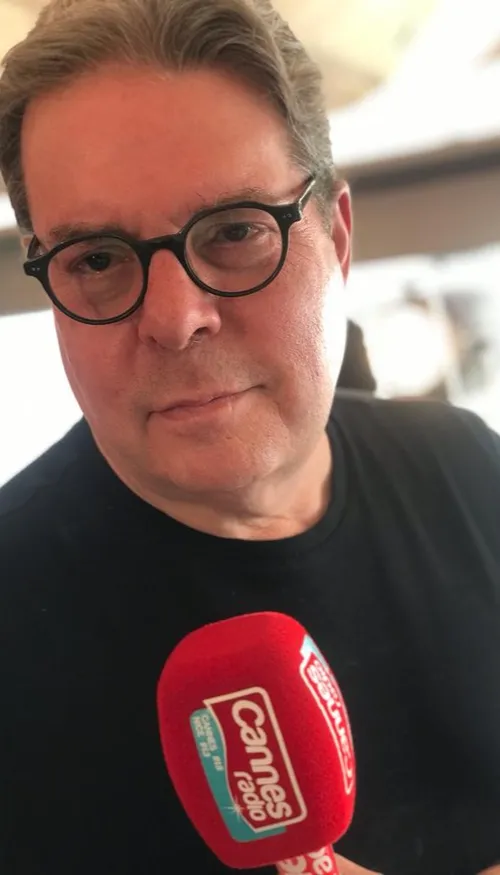 DOUGLAS KENNEDY: L'INVITE DU WEEK-END DE CANNES RADIO
