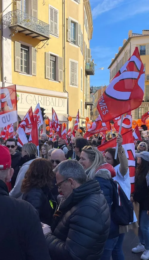 22/03/23 : Les syndicats appellent à un rassemblement devant la...