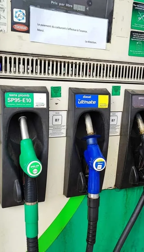 Les automobilistes alsaciens se ruent vers les stations-essence...
