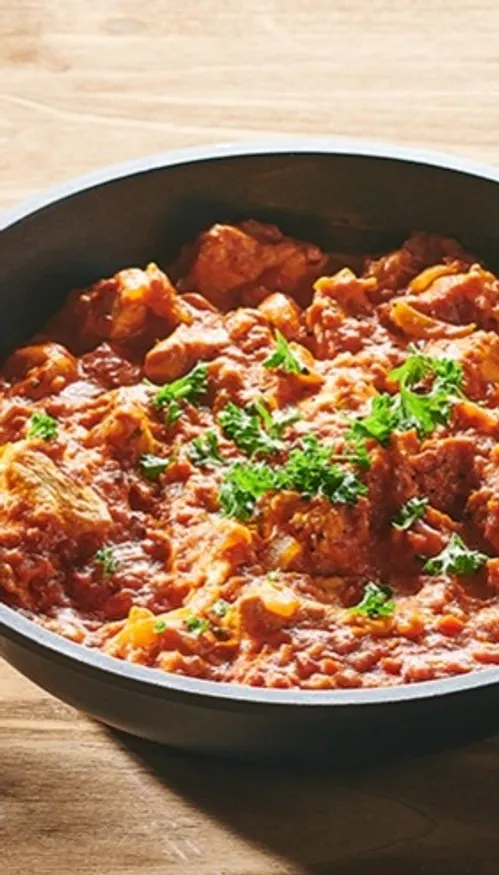 Emincé de poulet à la sauce tomate et crème