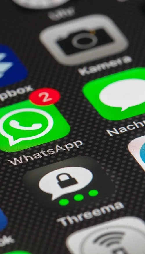 Vers une interdiction des réseaux sociaux aux moins de 15 ans