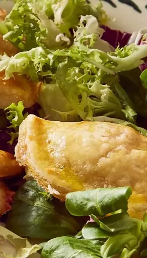 Chaussons tomates, mozzarella et jambon sec