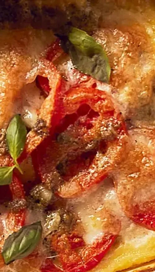 Polenta grillée au pesto et aux tomates