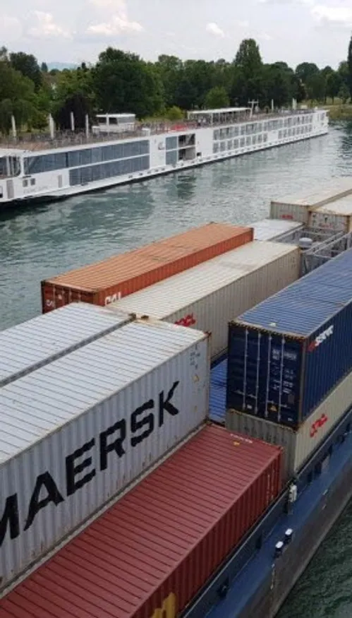 La navigation fluviale forcée de s’adapter aux basses eaux sur le...