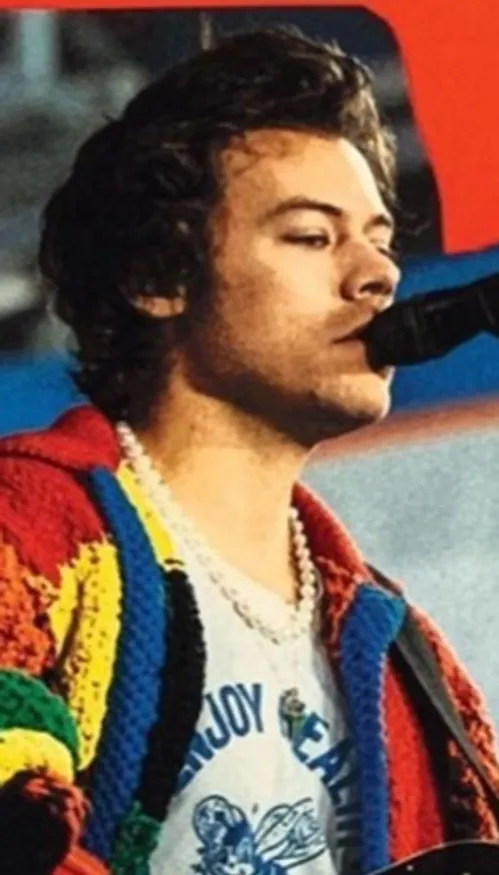 Harry Styles se met au disco dans son nouvel album « Kiss All The...