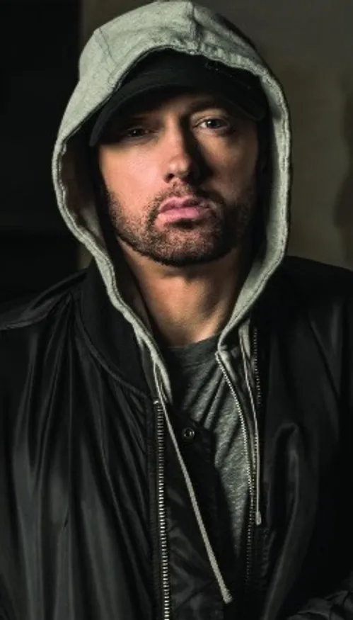 Eminem met aux enchères 100 paires de sneakers de sa collection...