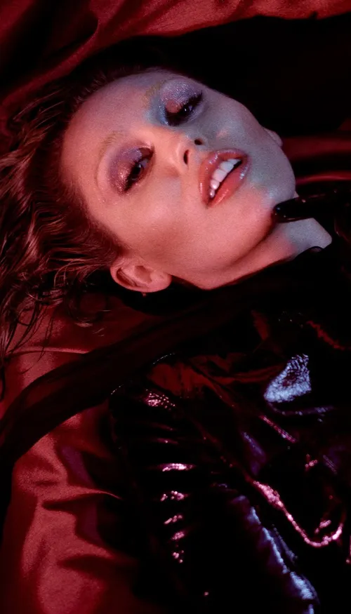 Miley se transforme en femme fatale dans le clip de son nouveau single
