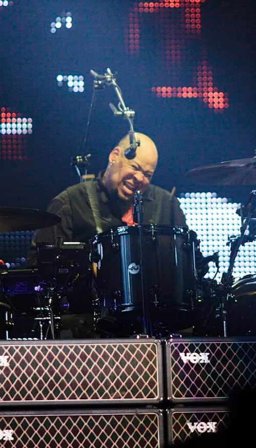 Pearl Jam s’est trouvé un nouveau batteur, Abe Laboriel Jr.