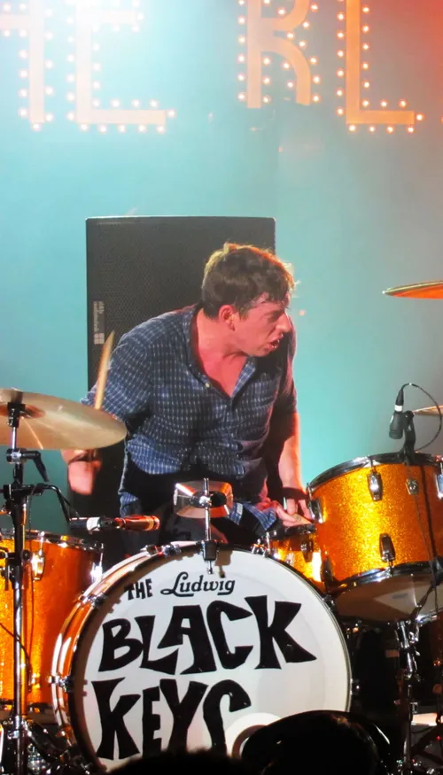 The Black Keys lâchent « Where There’s Smoke, There’s Fire », un...