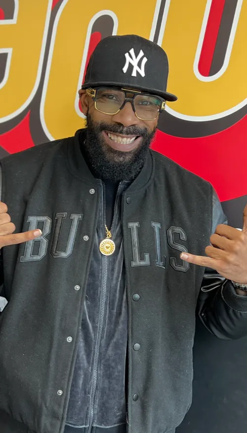 Busta Flex : à l’aube de ses 30 ans de carrière, il est passé...