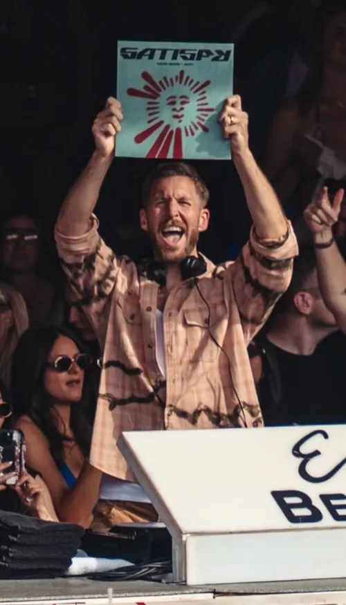 Calvin Harris lance la summer season avec "Satisfy"
