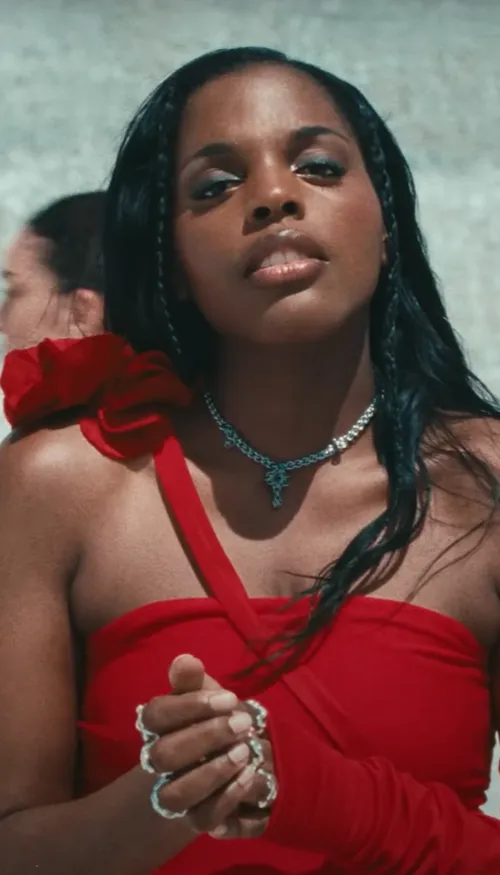 Mentissa dévoile "La chanson d'amour", un titre intime de son futur...