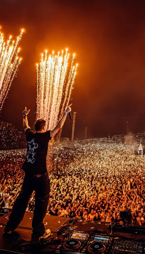 Tomorrowland : Martin Garrix crée la surprise en invitant The Edge...