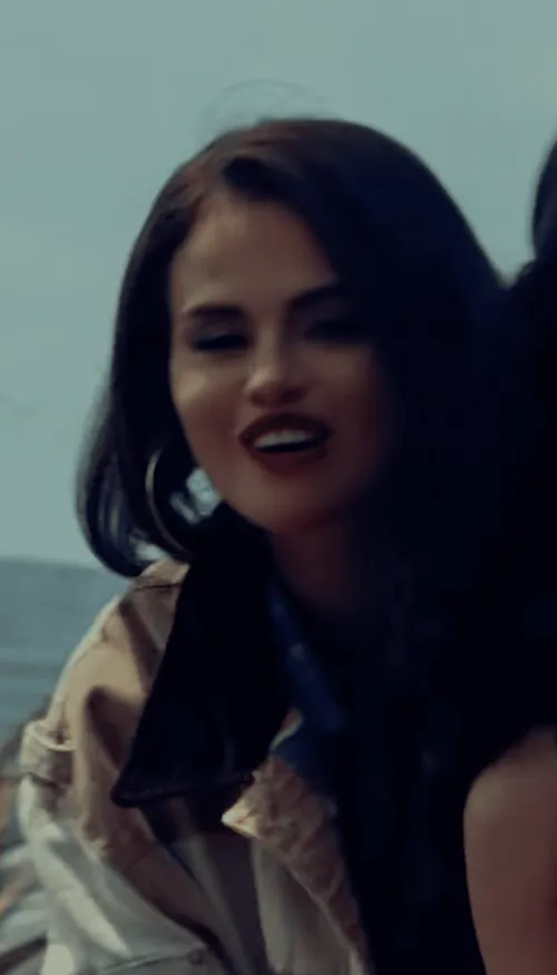 Benny Blanco invite Selena Gomez et Becky G sur son nouveau single