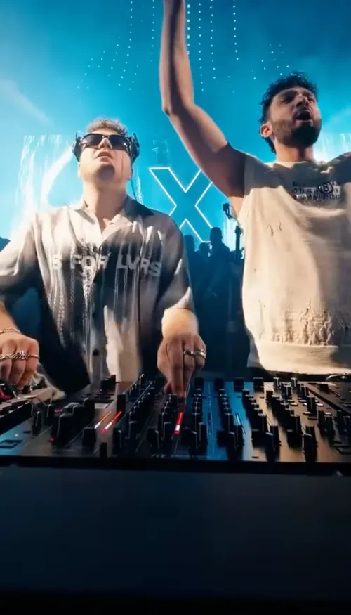 Adriatique enflamme São Paulo avec son show X