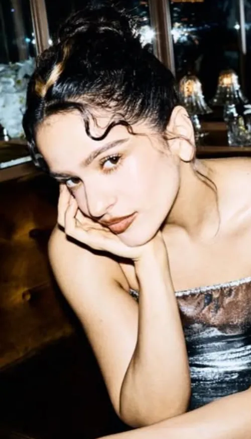 Rosalía impressionne au Saturday Night Live