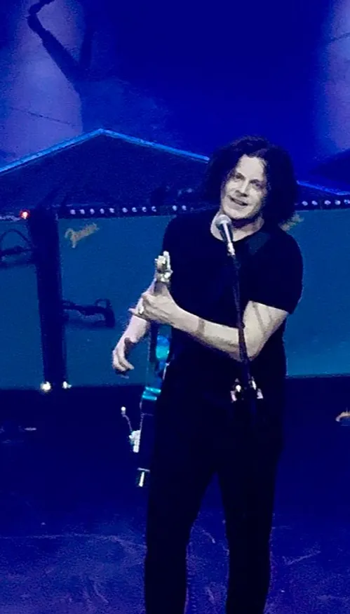 Jack White sort deux inédits "G.O.D And The Broken Ribs" et...