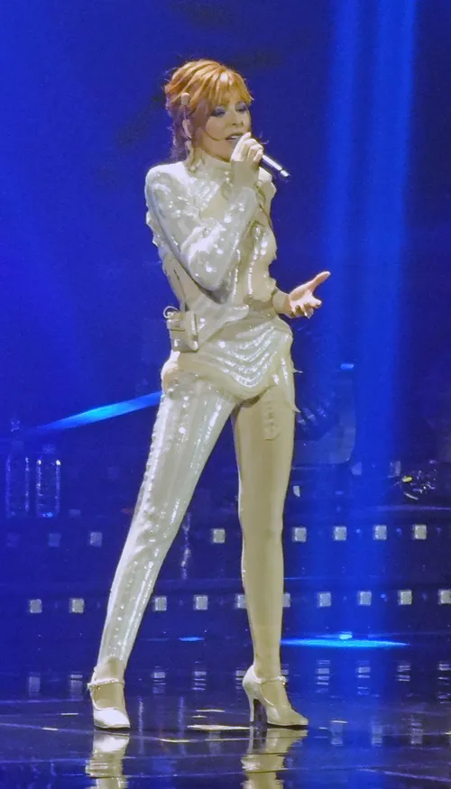 Mylène Farmer : son tout premier tube « Maman a tort » revient avec...