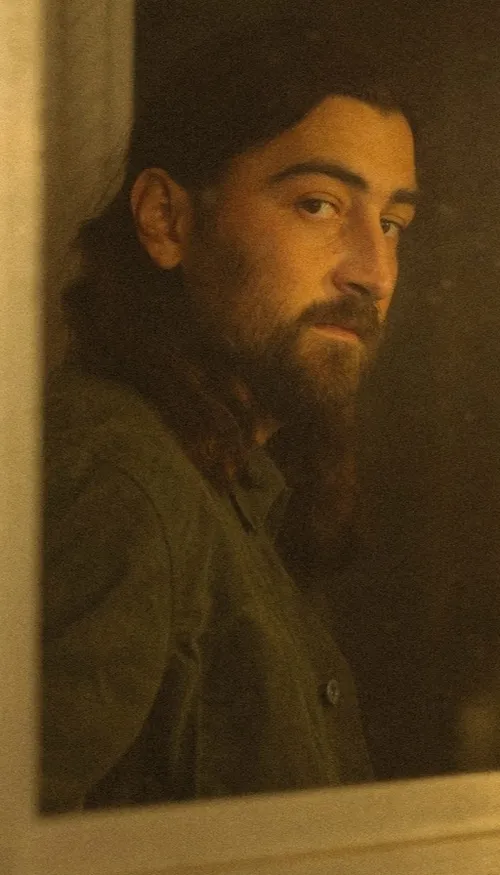 Noah Kahan se dévoile dans un documentaire personnel sur Netflix