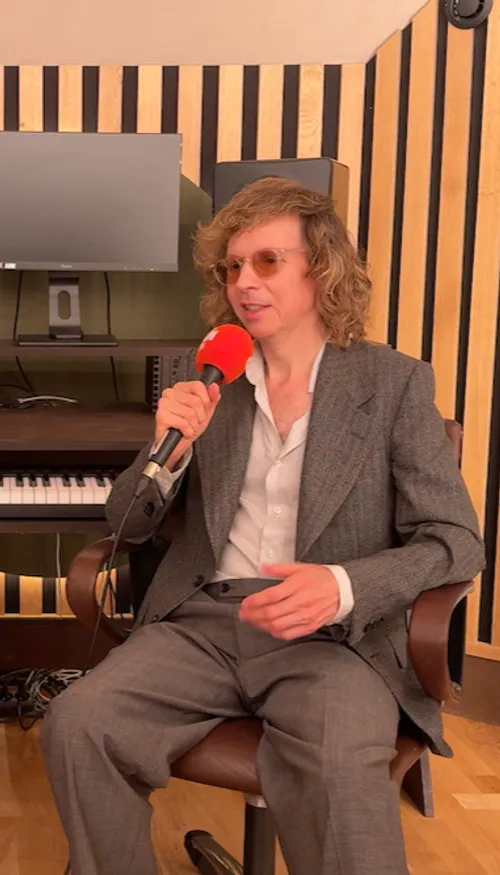 Beck en interview sur Oüi FM (Replay)
