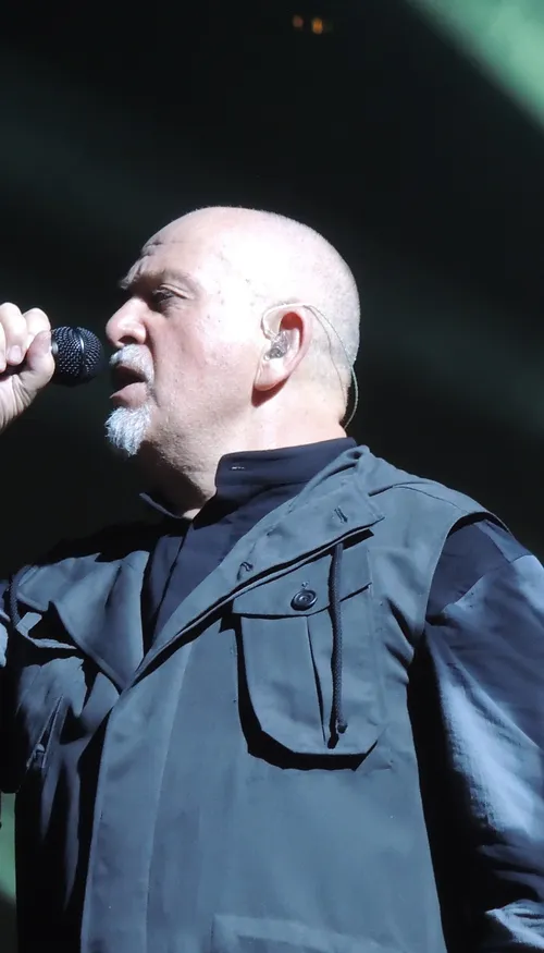 Peter Gabriel dévoile "What Lies Ahead (Bright-side mix)", son...