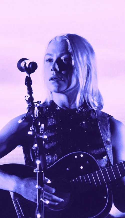Phoebe Bridgers interdit les téléphones, ses fans la dessinent en...