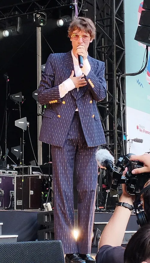 Pierre de Maere dévoile la sortie d’un nouveau single accompagné...