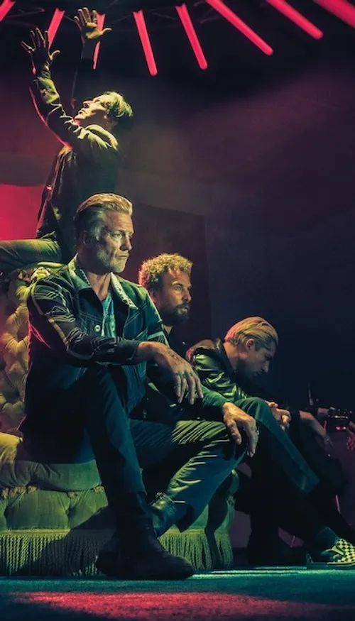 Queens of the Stone Age sort le très gothique " Where the Goth...