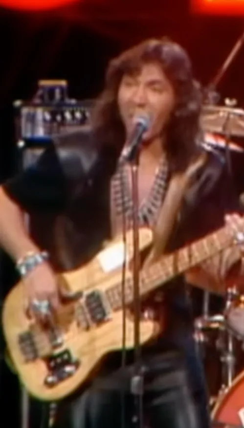 Guitares et guitaristes de légende : Le sitar Danelectro, l’arme...